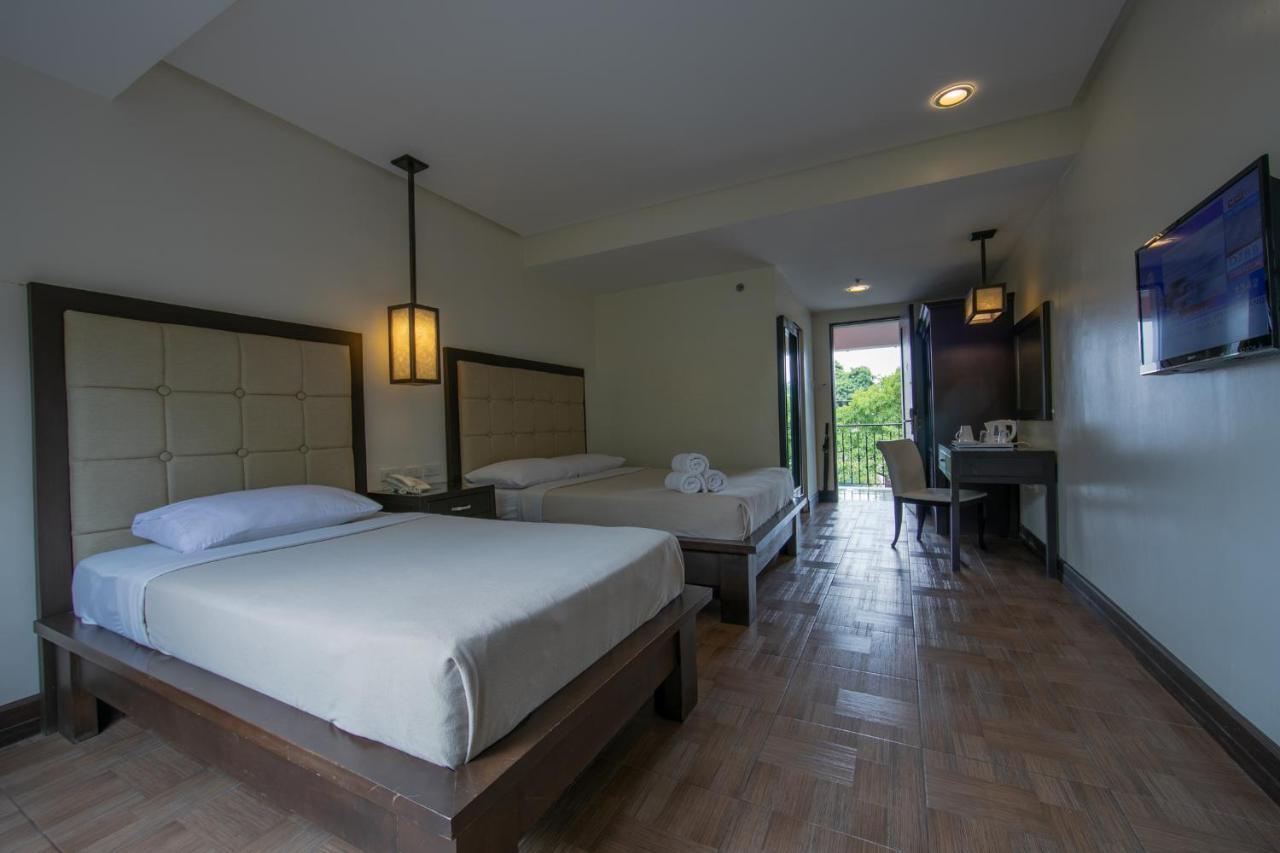 Rosvenil Hotel Таклобан Экстерьер фото